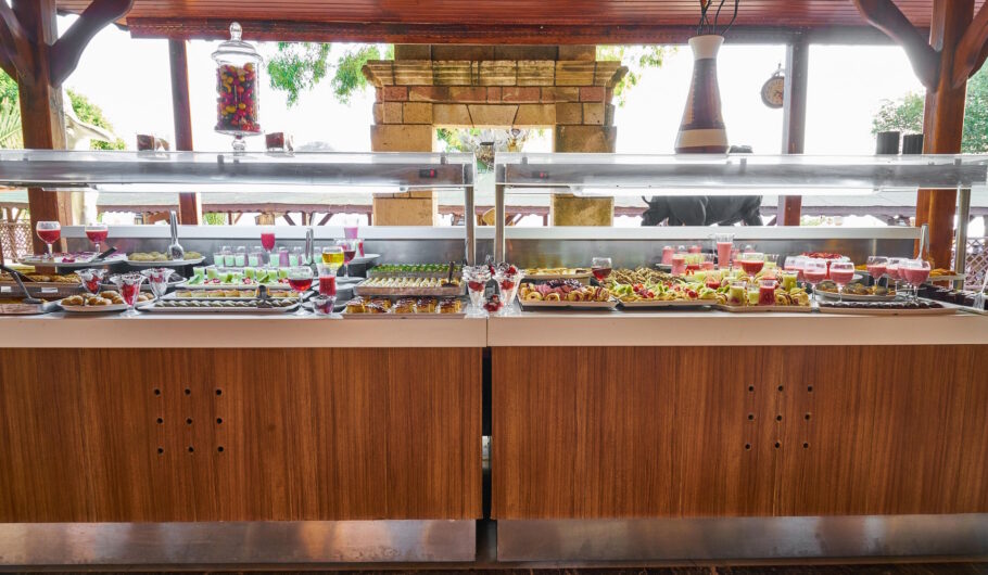 Verpflegung im Buffet in Hotels im Sommerurlaub - Risiken, Gefahren, Ratschläge